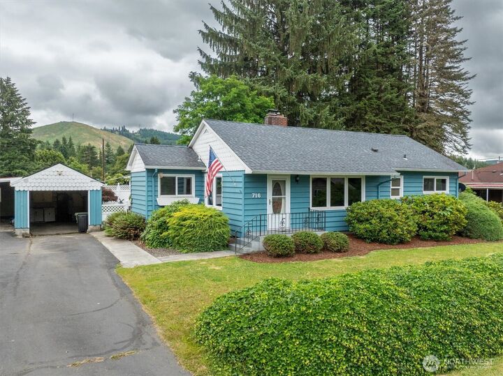 Property Photo: 716 Woodard Avenue NE WA 98611