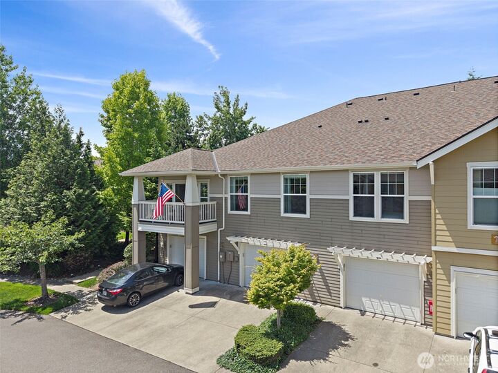 Property Photo:  7705  Fairway Avenue SE 204  WA 98065 