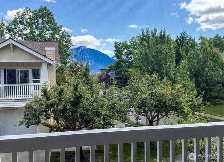 Property Photo: 7705 Fairway Avenue SE 204 WA 98065