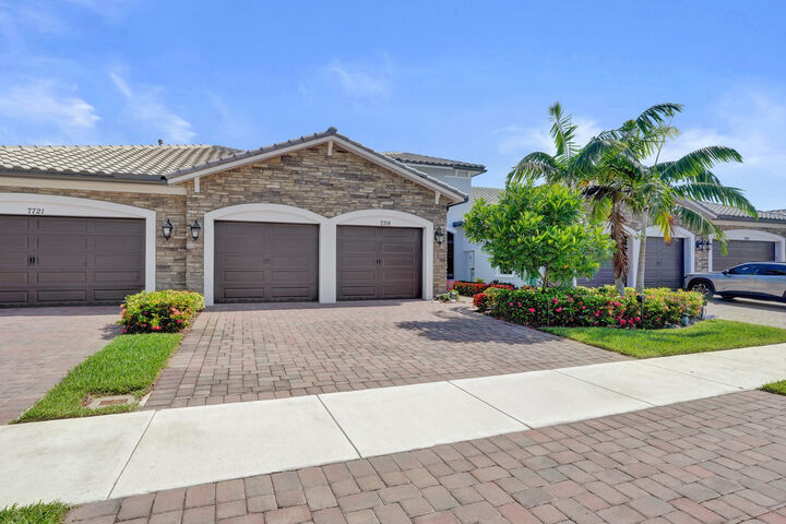 Property Photo:  7719 S Blue Spring Drive  FL 33067 