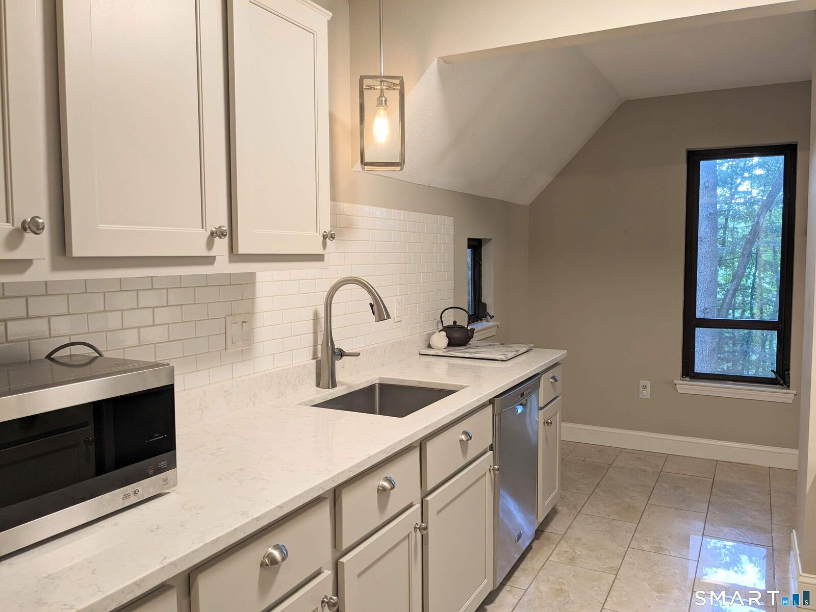 Property Photo: 44 Great Meadow Lane 44 CT 06032