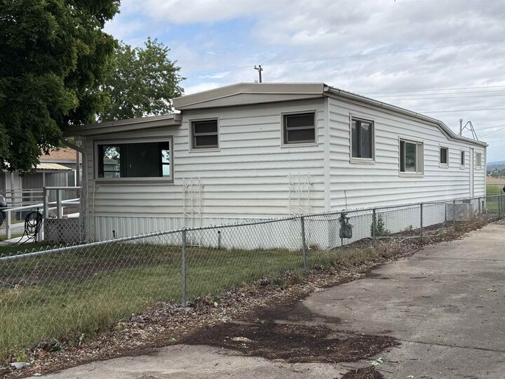 Property Photo: 424 N Hodges Rd WA 99016