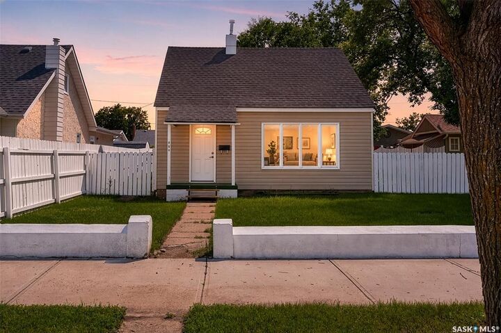 Property Photo: 805 Athabasca Street E SK S6H 0M6