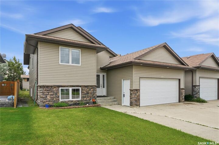 Property Photo:  1214 Willowgrove Court  SK S7W 0A8 