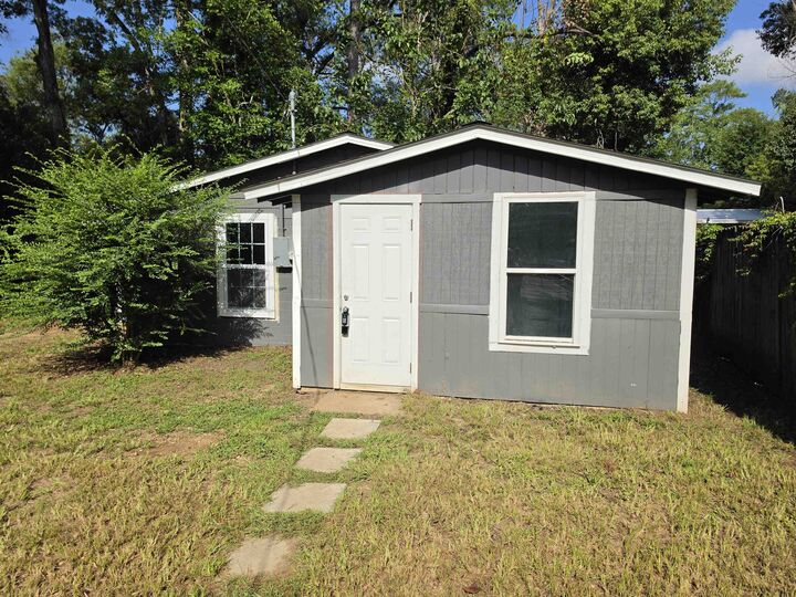 Property Photo: 2046 Holmes Street FL 32310