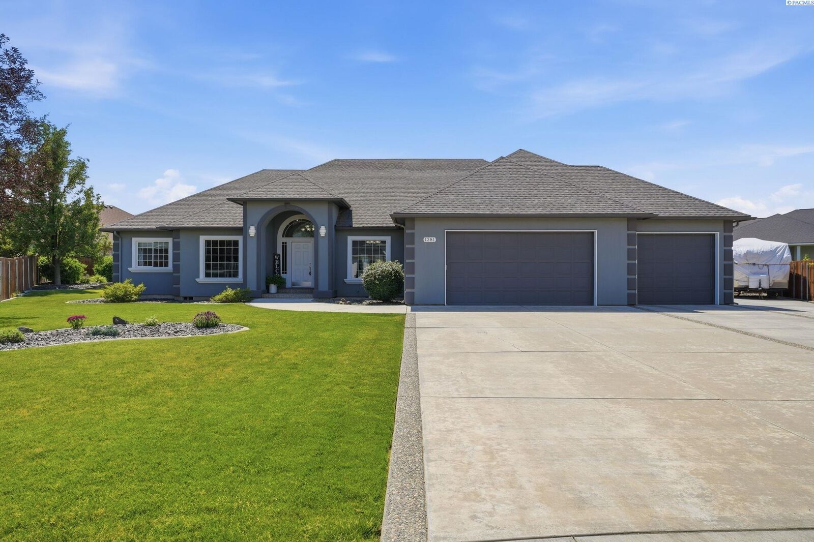Property Photo:  1381 Scarlet Place  WA 99352 
