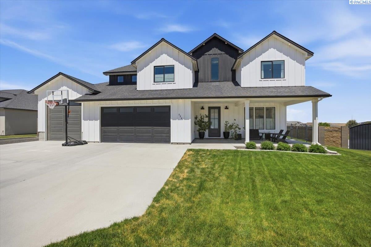 Property Photo:  534 Summerview Ln  WA 99352 