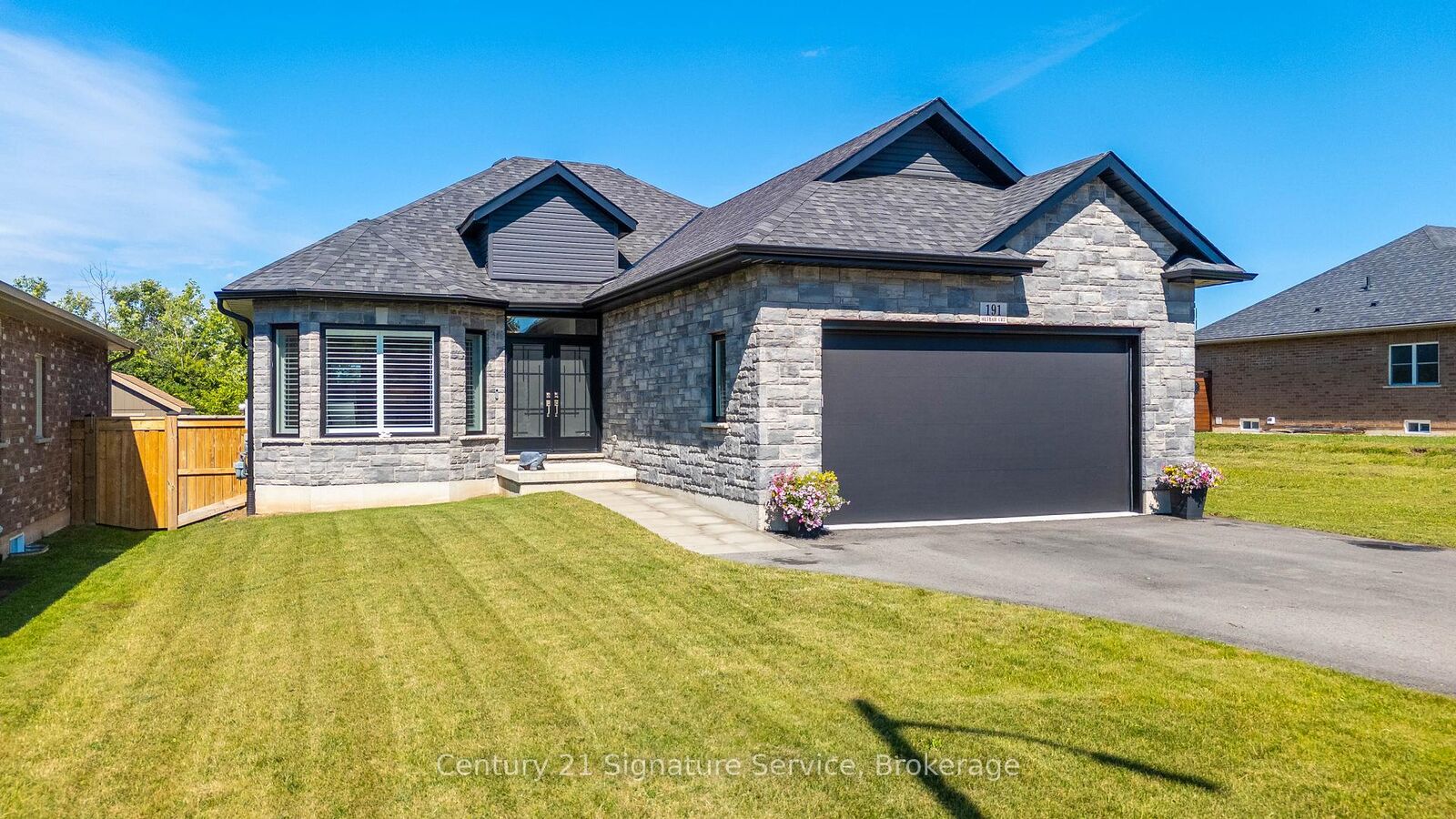 Property Photo: 191 Hetram Court ON L0S 1B0