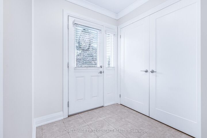 Property Photo:  29 Madelaine Drive 4  ON L9J 0G8 