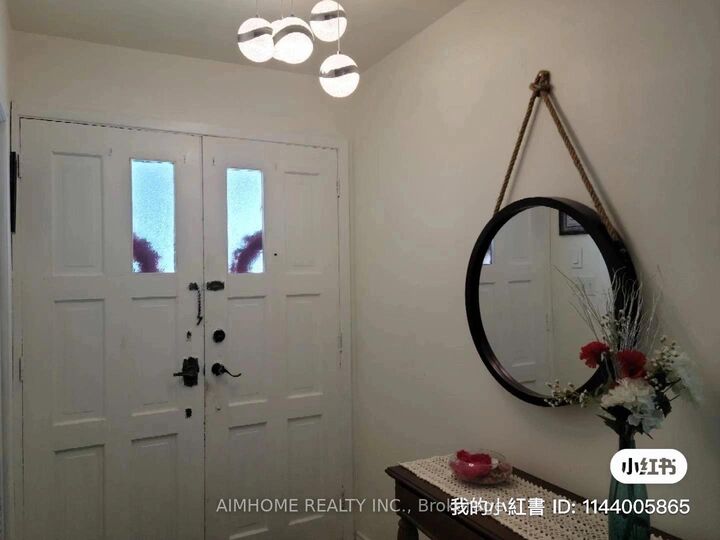Property Photo:  68 Claver Avenue #2 Room  ON M6B 2W2 