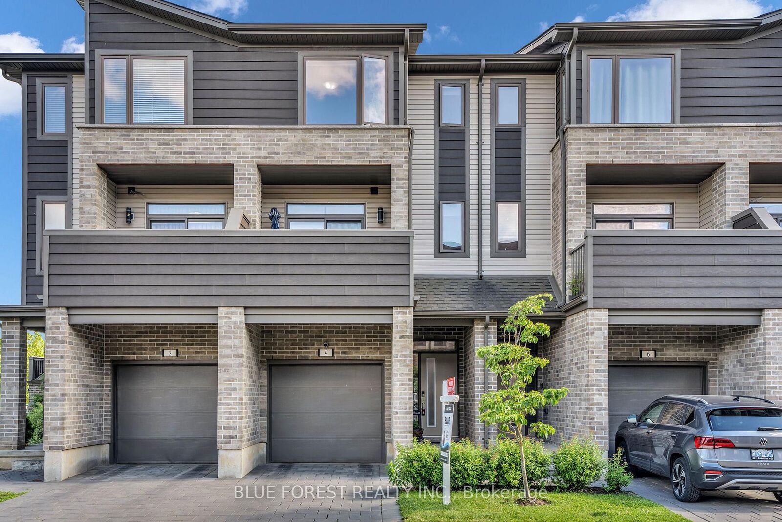 Property Photo: 2070 Meadowgate Boulevard 4 ON N6M 0H5