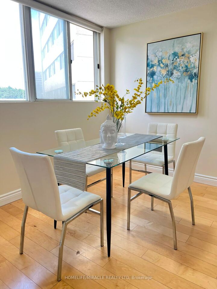 Property Photo:  3700 Kaneff Crescent N 202  ON L5A 4B8 