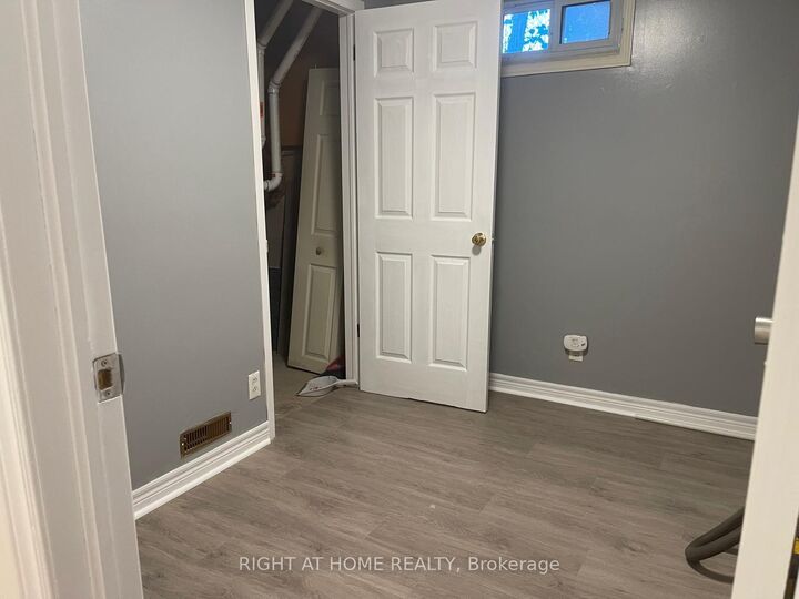 Property Photo: 135 Northgate Drive (Basmt) ON L3C 5Y3