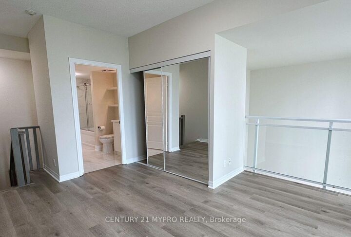 Property Photo: 3939 Duke Of York Boulevard 914 ON L5B 4N2