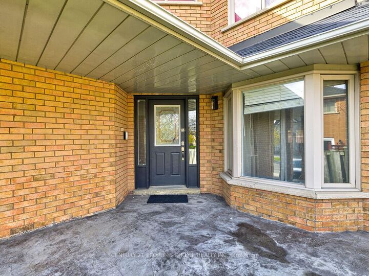 Property Photo: 5965 River Grove Avenue ON L5M 4Z8