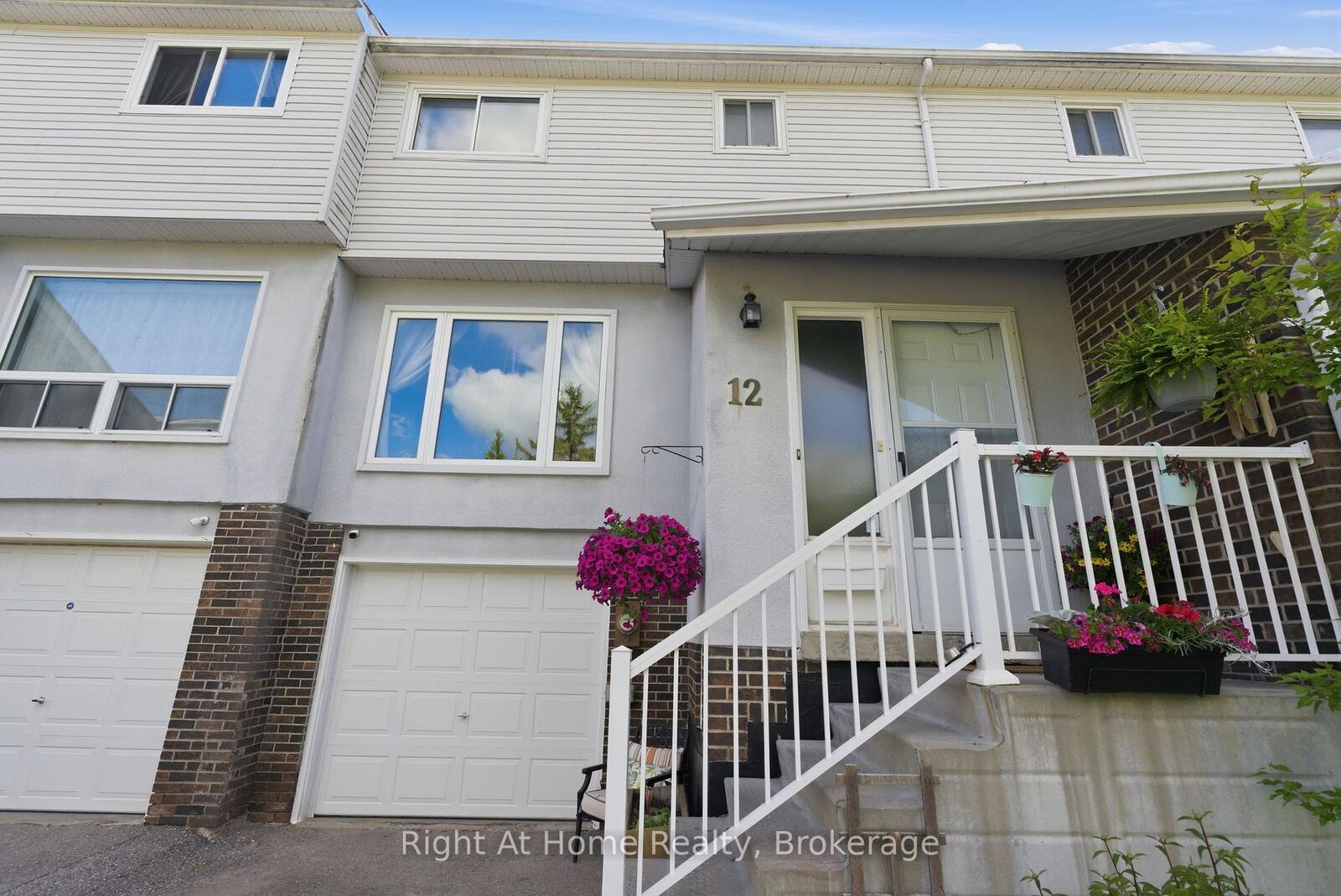 Property Photo:  303 Garden Street 12  ON L1N 3W3 