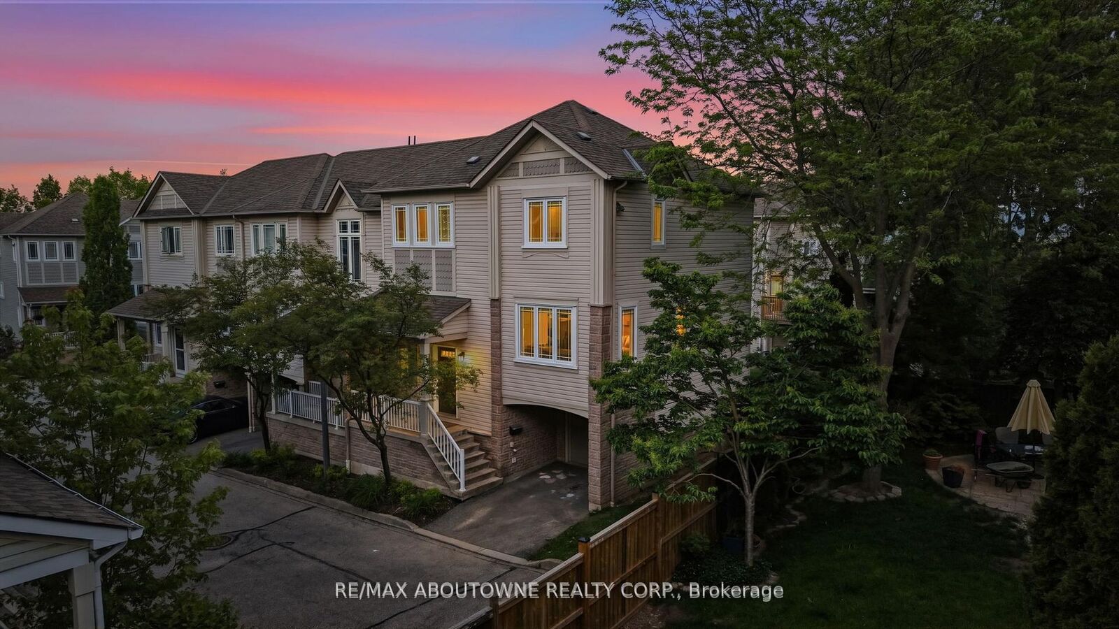 Property Photo:  7105 Branigan Gate 54  ON L5N 7S2 