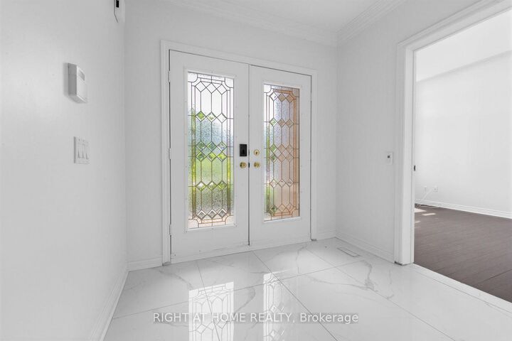 Property Photo: 4145 Bonavista Crescent ON L7M 4J3