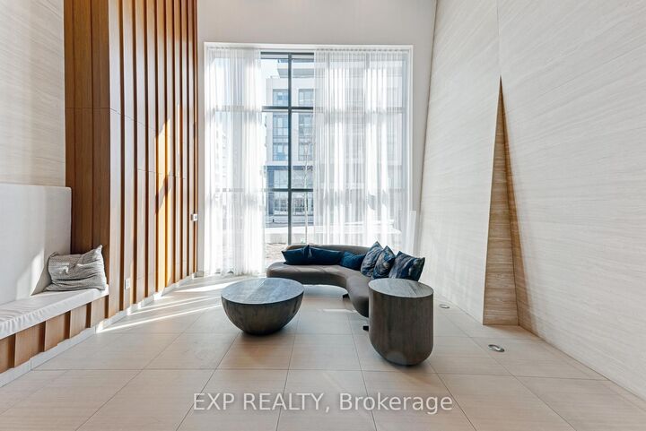 Property Photo:  70 Annie Craig Drive 4701  ON M8W 0G2 