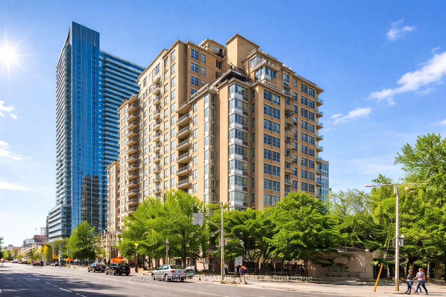 Property Photo: 123 Eglinton Avenue E 813 ON M4P 1J2