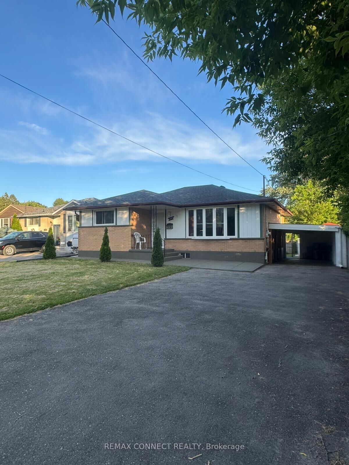 Property Photo: 1039 Willowdale Avenue ON L1H 1W7