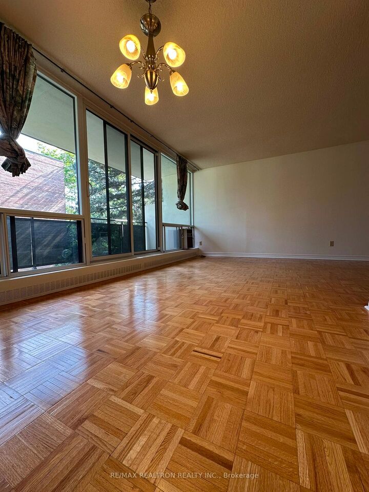 Property Photo:  10 Sunrise Avenue 204  ON M4A 2R1 