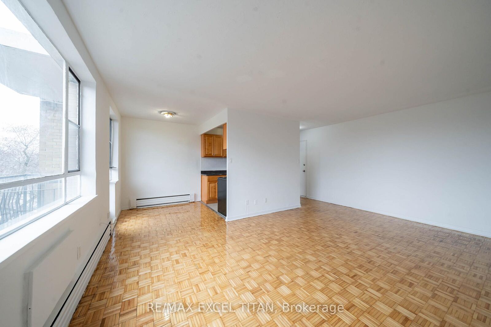 Property Photo:  2895 Bathurst Street 107  ON M6H 3A8 