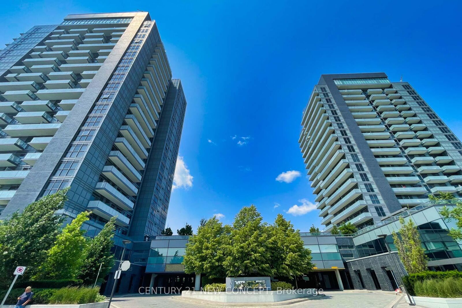 Property Photo: 55 Oneida Crescent 409 ON L4B 0E8
