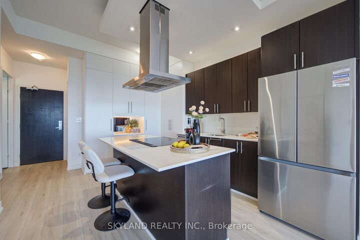 Property Photo:  165 Legion Road N 2528  ON M8Y 0B3 