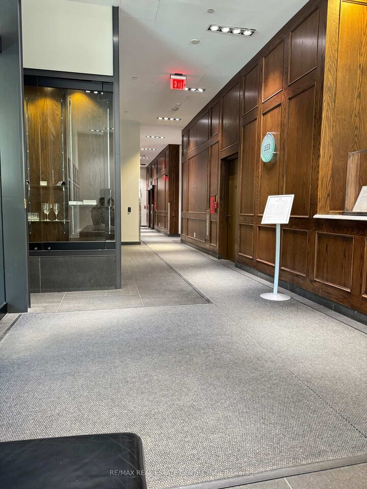 Property Photo:  426 University Avenue 805  ON M5G 1S9 