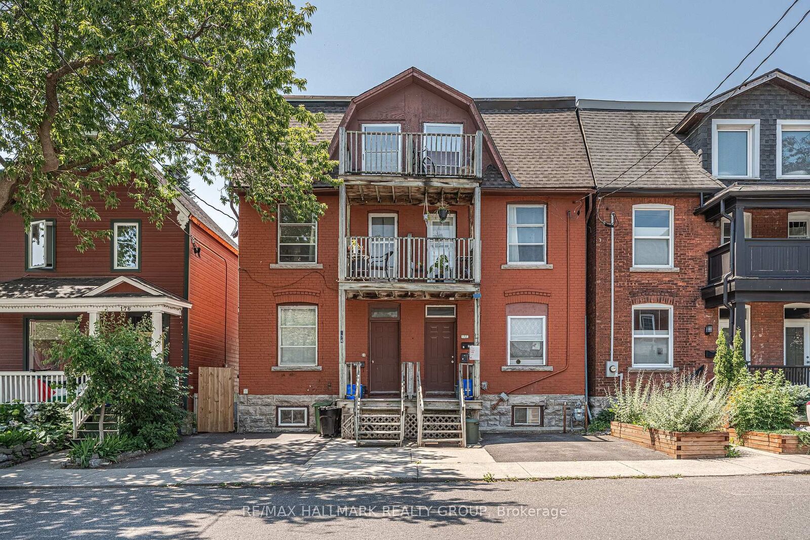 Property Photo: 174 Arthur Street ON K1R 7C4