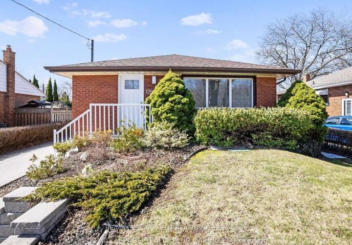 Property Photo:  1266 Royal Drive W Upper Unit  ON L7P 2G4 