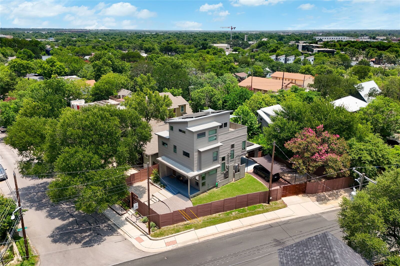 Property Photo:  2201 E 9th Street  TX 78702 