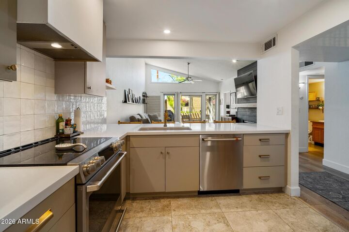 Property Photo: 1220 E Bluebell Lane AZ 85288