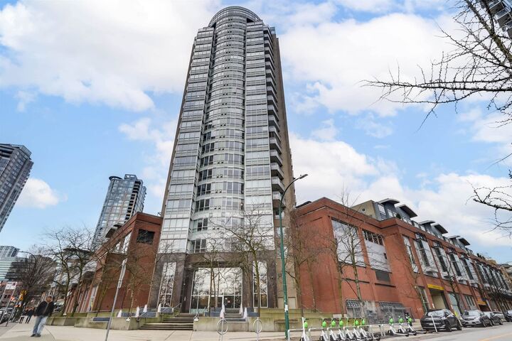 Property Photo:  63 Keefer Place Th3  BC V6B 6N6 