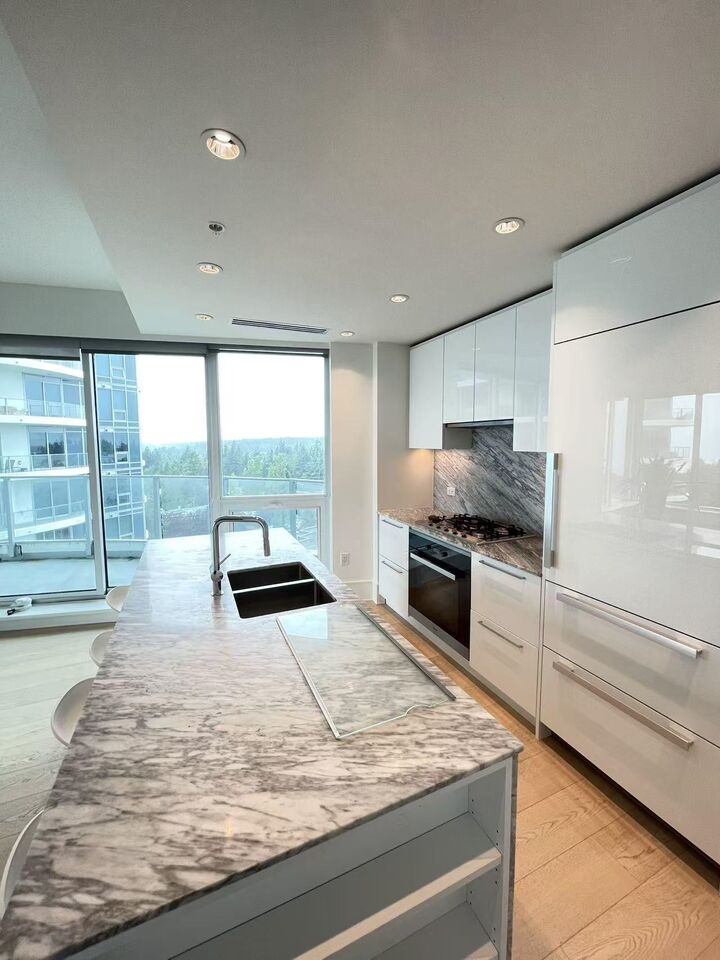 Property Photo:  1501 Foster Street  BC V4B 0C3 