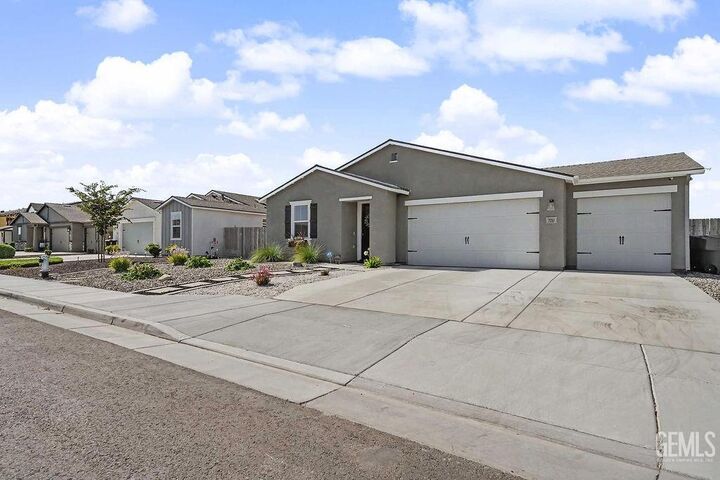 Property Photo:  7717 Ridge Forest Drive  CA 93313 