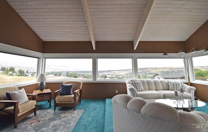 Property Photo: 2618 Grandview Drive WA 99403