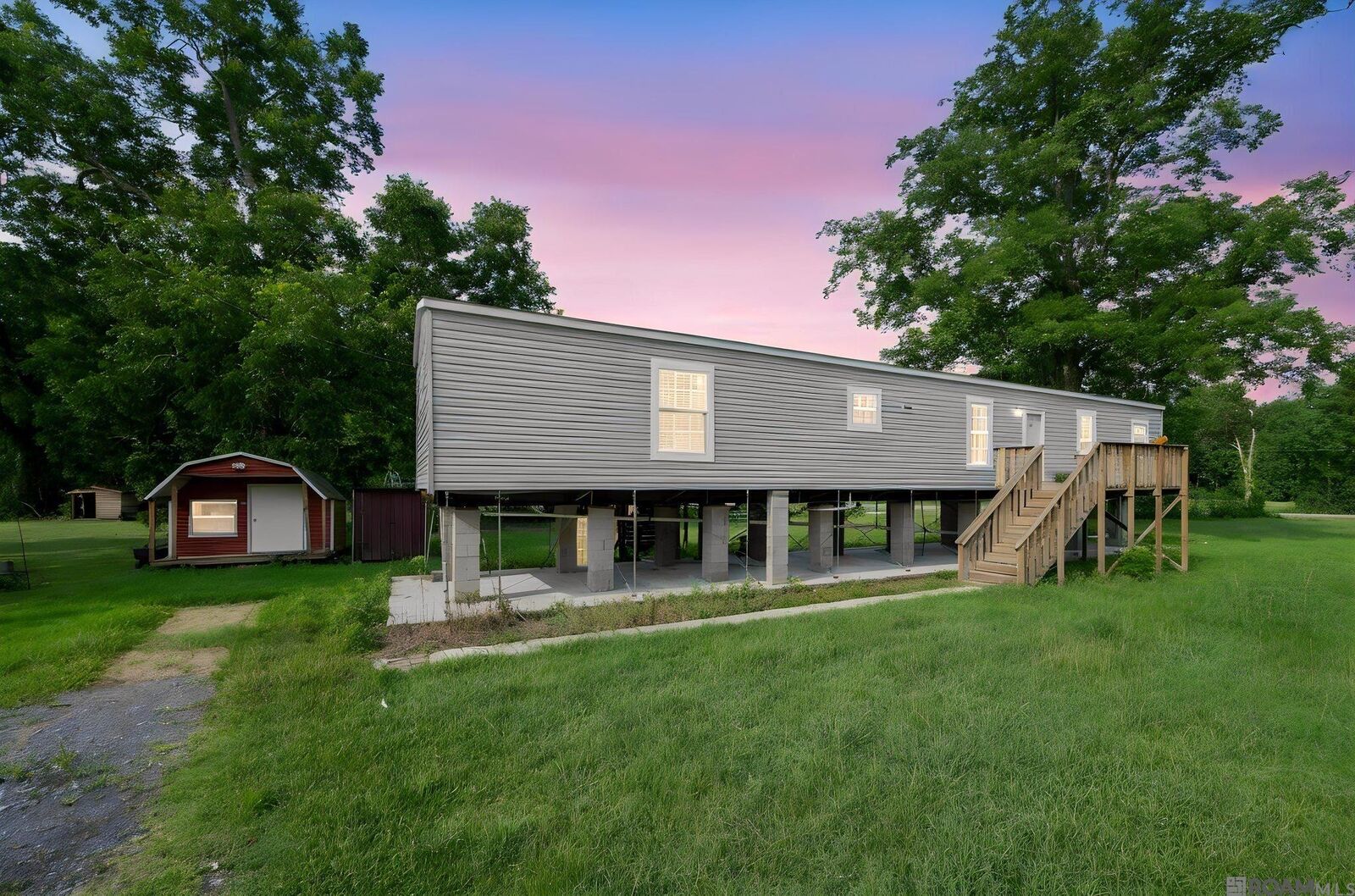Property Photo: 8526 Pertuis Rd LA 70774