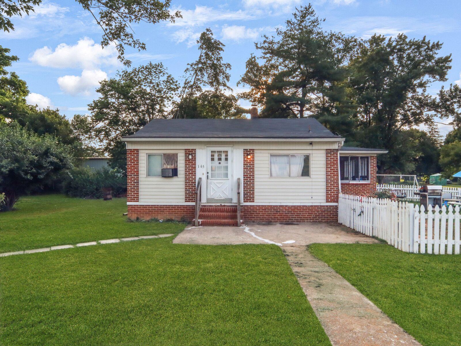 Property Photo: 165 Brookdale Avenue WV 25401