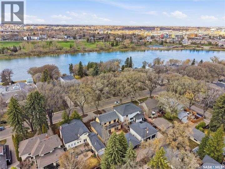 Property Photo:  208 Saskatchewan Crescent W  SK S7M 0A5 