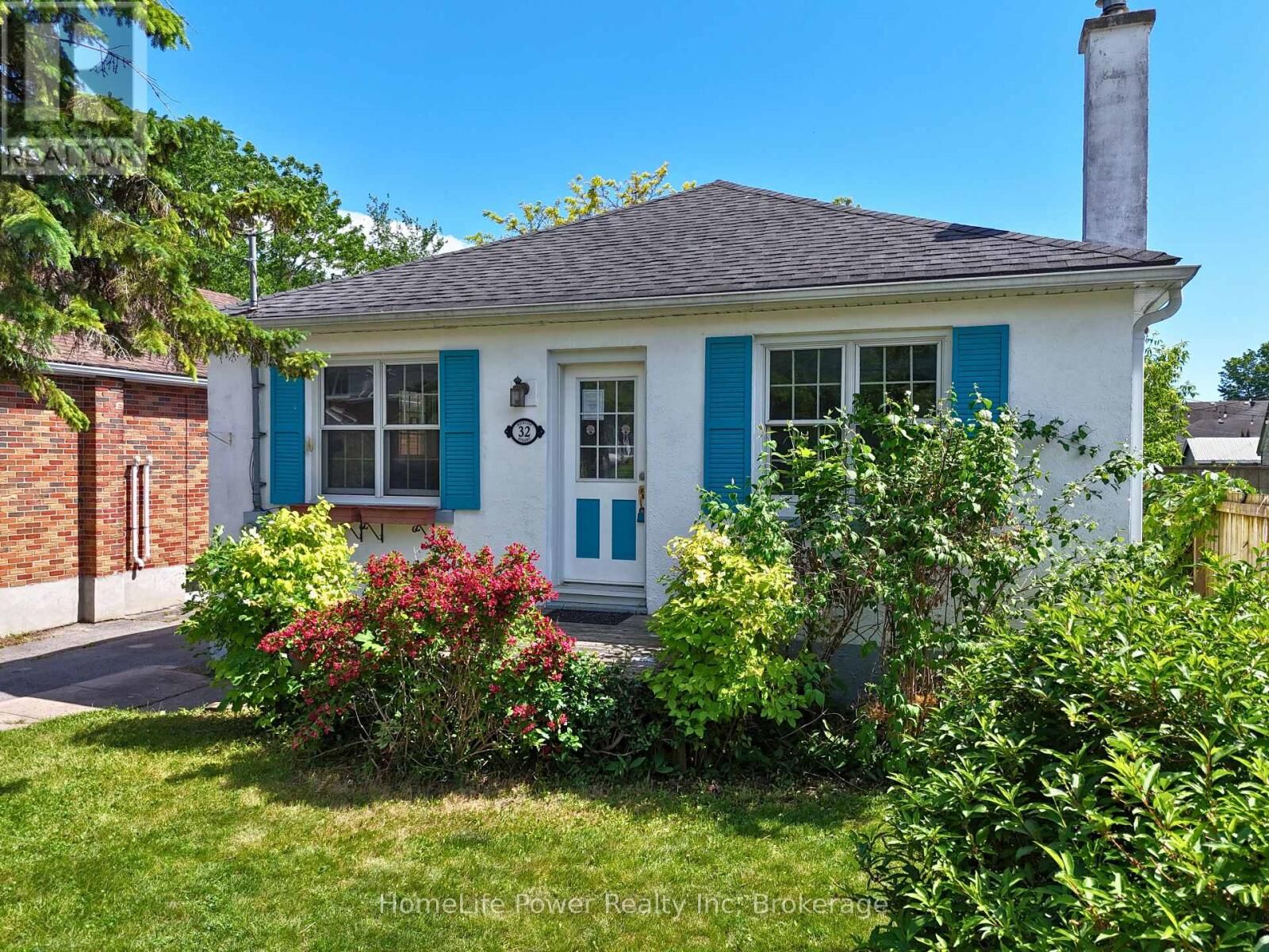Property Photo: 32 Dunlop Street ON K7L 1L2