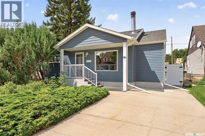 Property Photo: 892 7th Avenue NW SK S6H 4C2