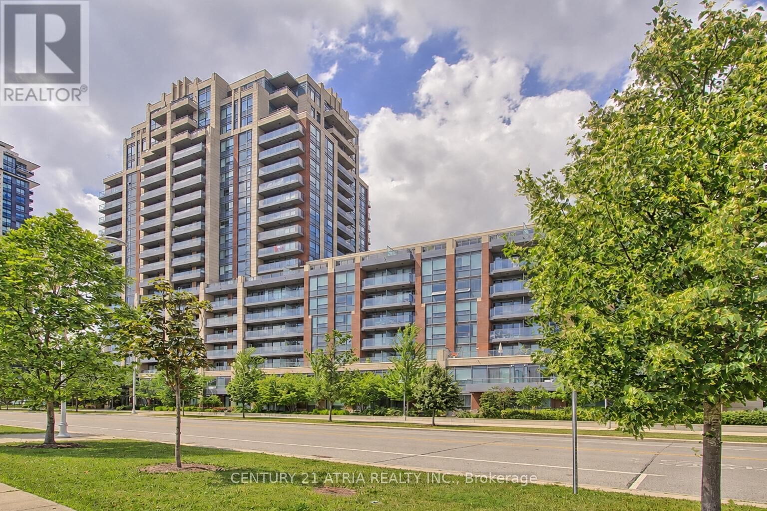 Property Photo: 18 Uptown Drive 223 ON L3R 5M5