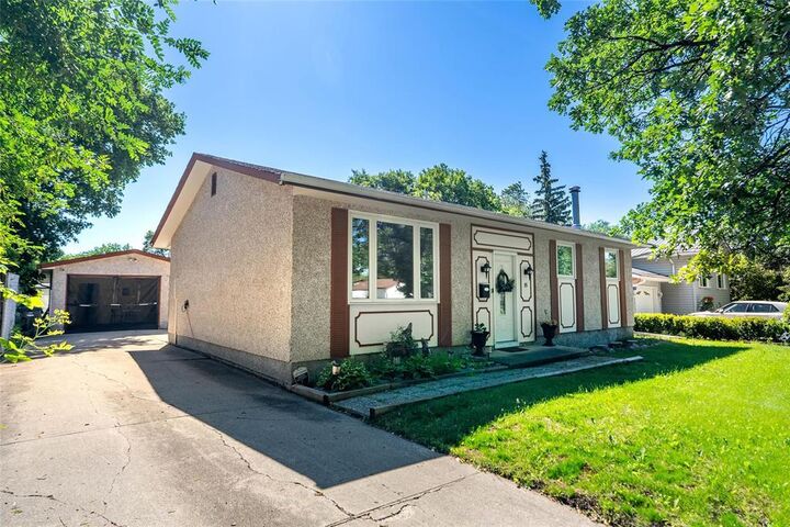 Property Photo: 15 Malone Street MB R3R 2L1