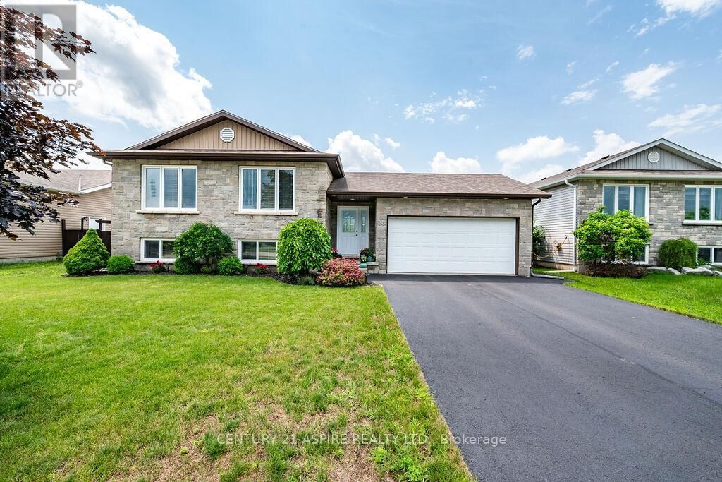 Property Photo: 23 Boulder Creek Trail ON K8H 0B2