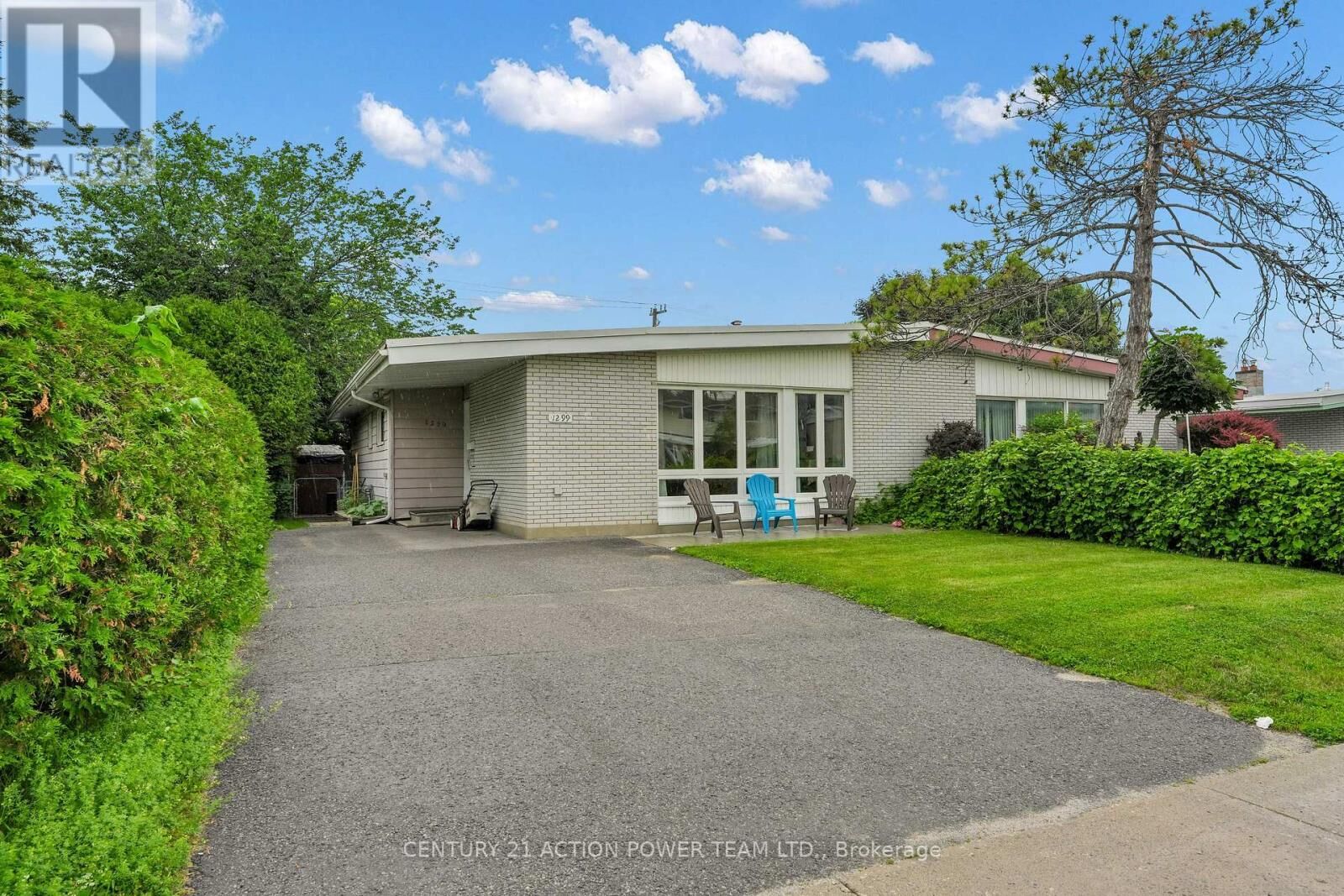 Property Photo: 1299 Meadowlands Drive East ON K2E 6K4