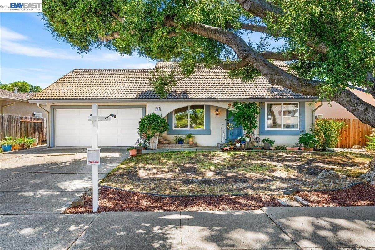 Property Photo: 675 Alameda Dr CA 94551