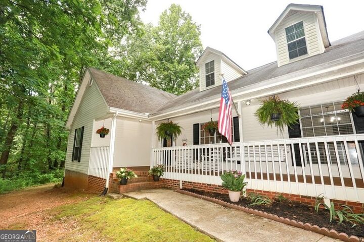 Property Photo: 400 Herrell Road GA 30180