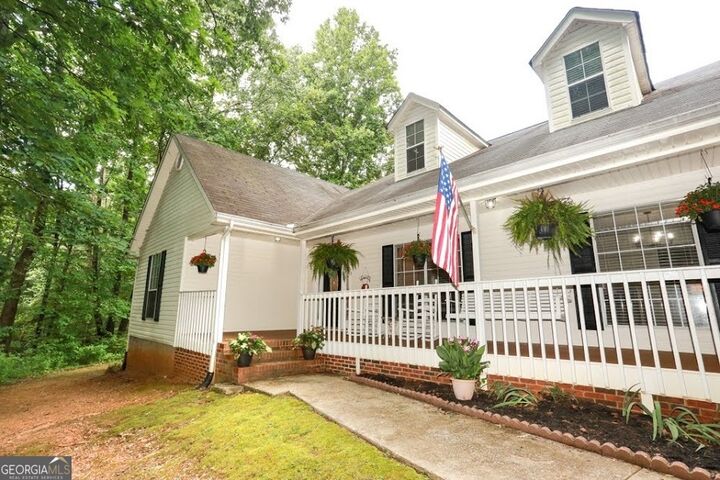 Property Photo:  400 Herrell Road  GA 30180 